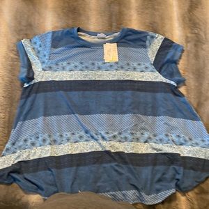 NWT 3X Lularoe Short Sleeve Erika top. Blue with horizontal stripes. SKU 709-18